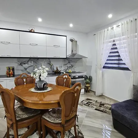 Guesthouse Albi Berat Exterior photo